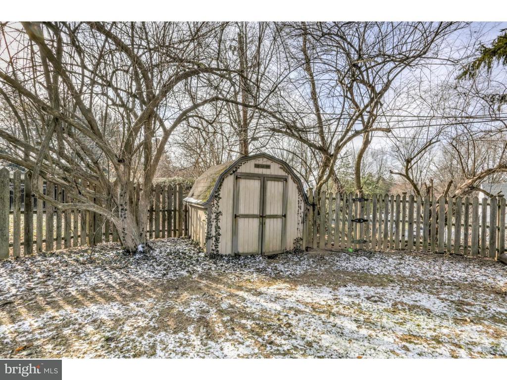 810 FARR PLACE