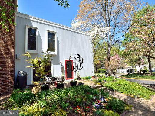 1610 Wainwright, Reston, VA 20190