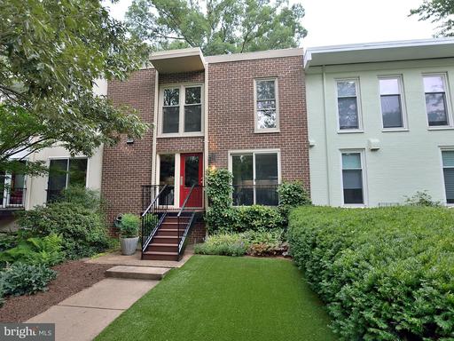 1642 Wainwright, Reston, VA 20190