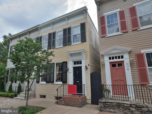 302 Lee, Alexandria, VA 22314